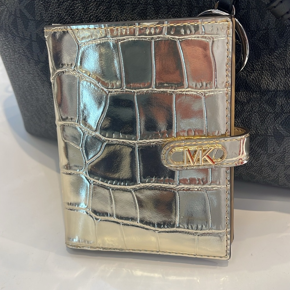 Michael Kors Empire Metallic Crocodile Embossed Leather Passport Wallet
NWT - Picture 8 of 16